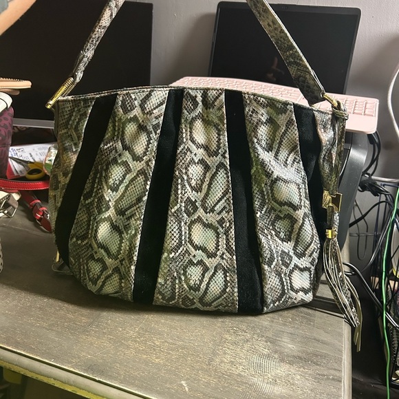 Aimee Kestenberg "Tuscany" Pebble Leather & Suede Hobo in SOFT GREY COBRA NWOT - Picture 1 of 12